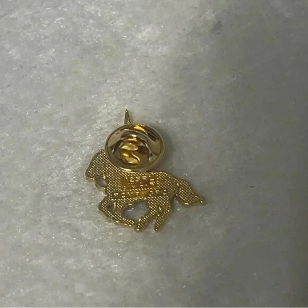 Canadian Mounted Police Mounties Lapel Vest Hat Pin A7